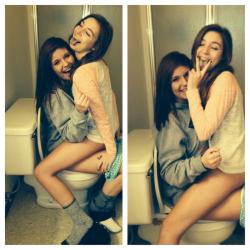 Amateur Girls on the Toilet