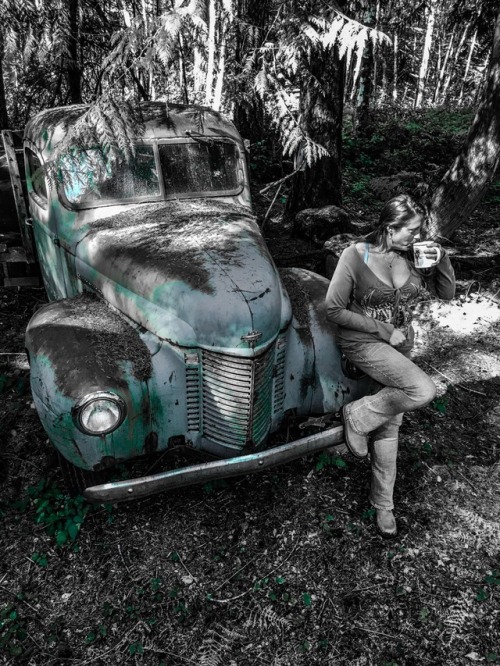 robeatsbooeybox: Kinda hits on both your themes… have an amazing weekend. @ deezelcowboy250 A