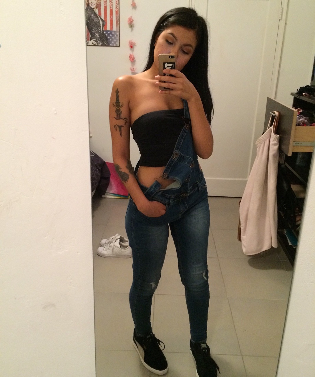 newsorsomethn:  two cute Looks  😇