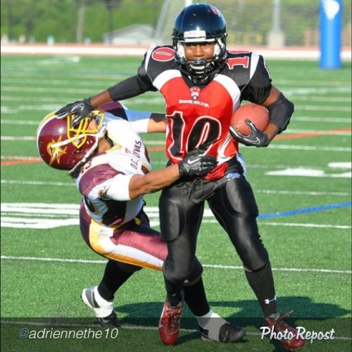 hiddensky:What do y'all know about Women’s tackle football?!! My dear friend & client is killing