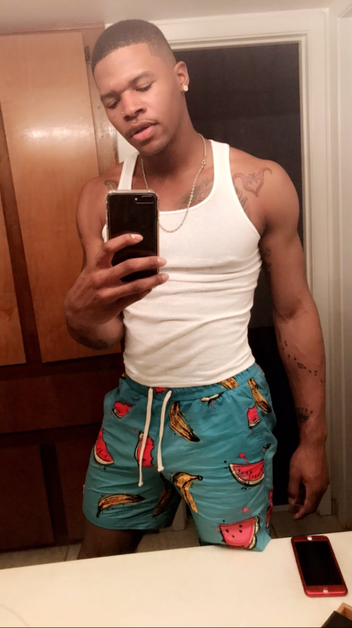 edgeitgood:  Dude probably doesn’t know how sexy he is 😫😍❤️👅💦💍