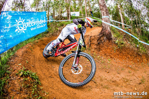 chirosangaku: DHI World Cup # 2 - Cairns: mud pack deluxe! Photo Story from the Timed Training - MTB