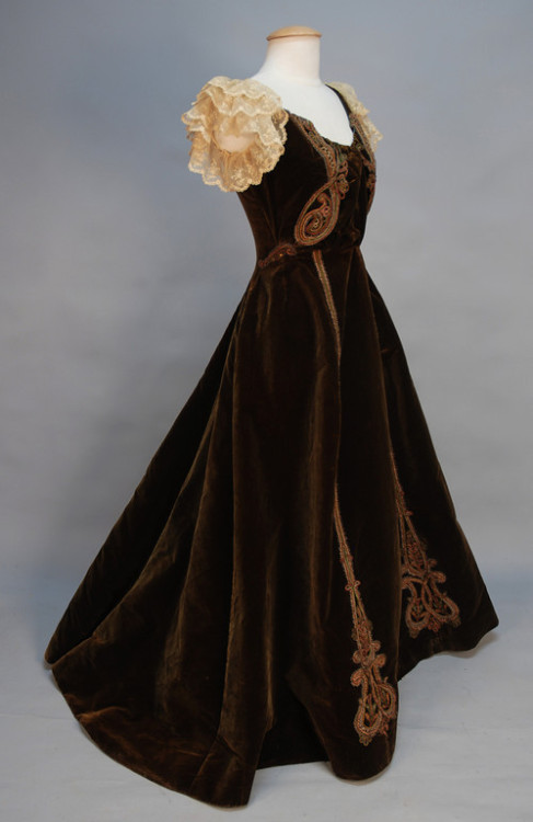 ravensquiffles: Evening gown by Jacques Doucet c. 1895 Charles Whitaker