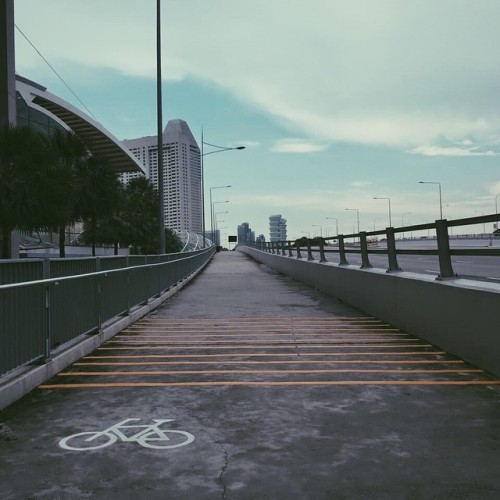 #VSCOcam #bikelane #pinoytravel #vscoph #IphoneShot (at Marina Bay Sands, Singapore)