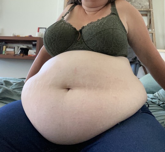 kyl1kk1:That amazing feeling when you can finally let your belly out!  Not quite sure how all this flab fit into these jeans!