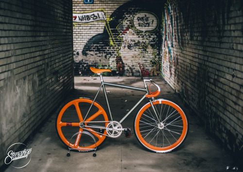 steershop:  We present you; Nebo’s Affinity Money green chrome lo pro !  Finished with a aerospoke r