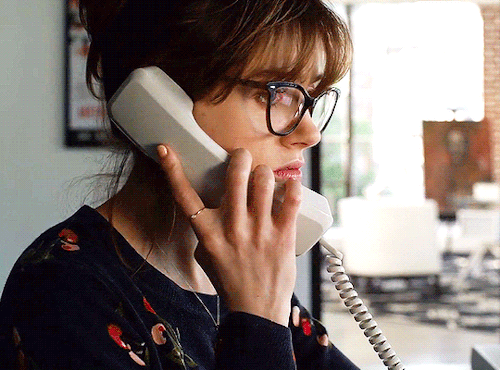 sersh: Natalia Dyer as Coco in Velvet Buzzsaw (2019) dir. Dan Gilroy