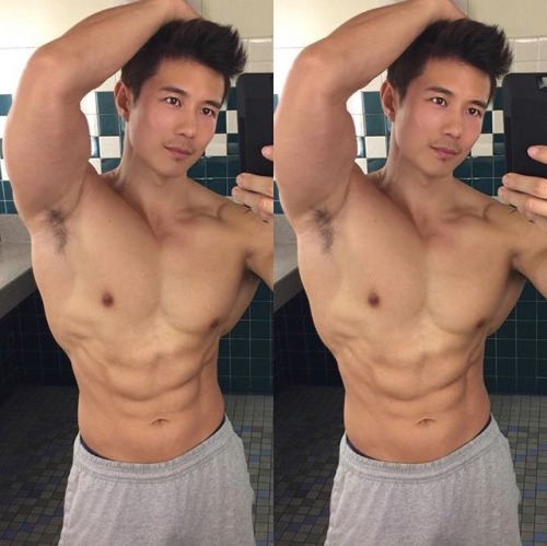 Sex melaninmuscle:  How Peter Le takes a selfie pictures