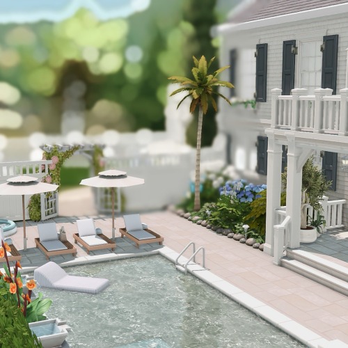 Hamptons Home Poolside
