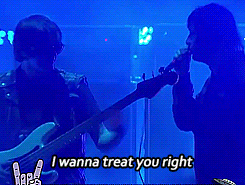 ineedirectiontoperfection:Julian to Nikolai during “Threat Of Joy” @ Lollapalooza Argentina 2017