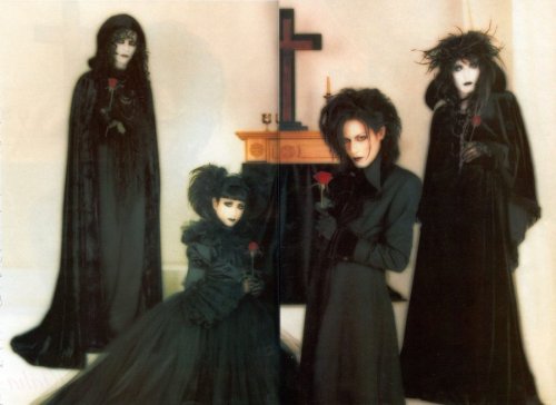 ethereal—spirits:December 31, 2001, MALICE MIZER no longer was active as a band.