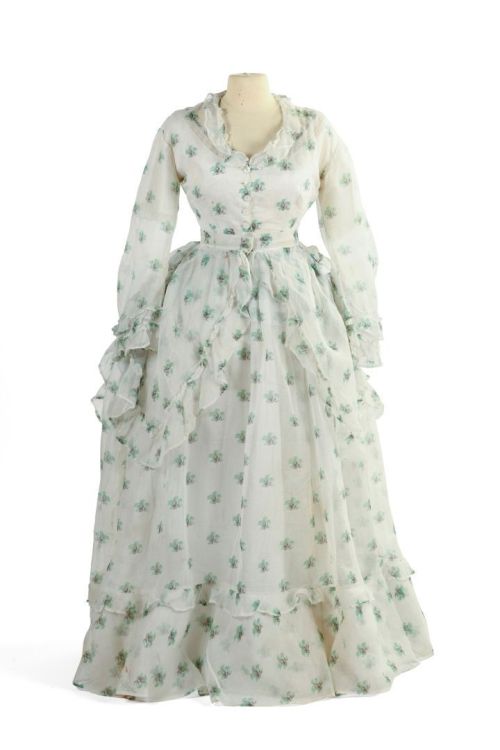 Summer dress ca. 1865-70From Enchères Sadde via Interencheres