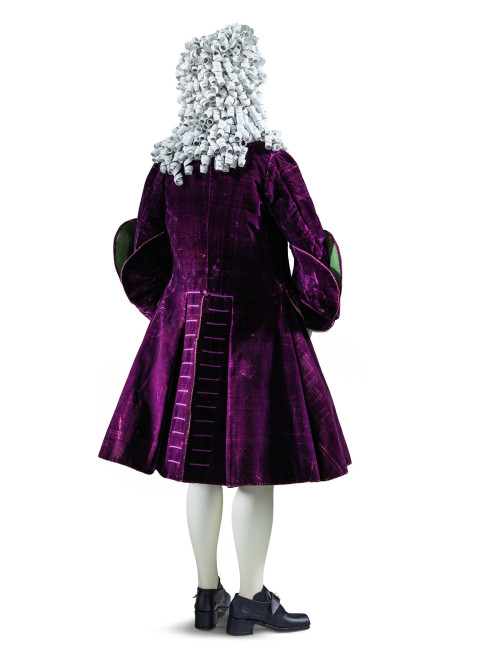 fripperiesandfobs:Coat, 1720′s-30′s and waistcoat ca. 1730From LACMA