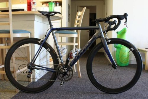 cycle-pics:  Sleek and sexy Cannondale!
