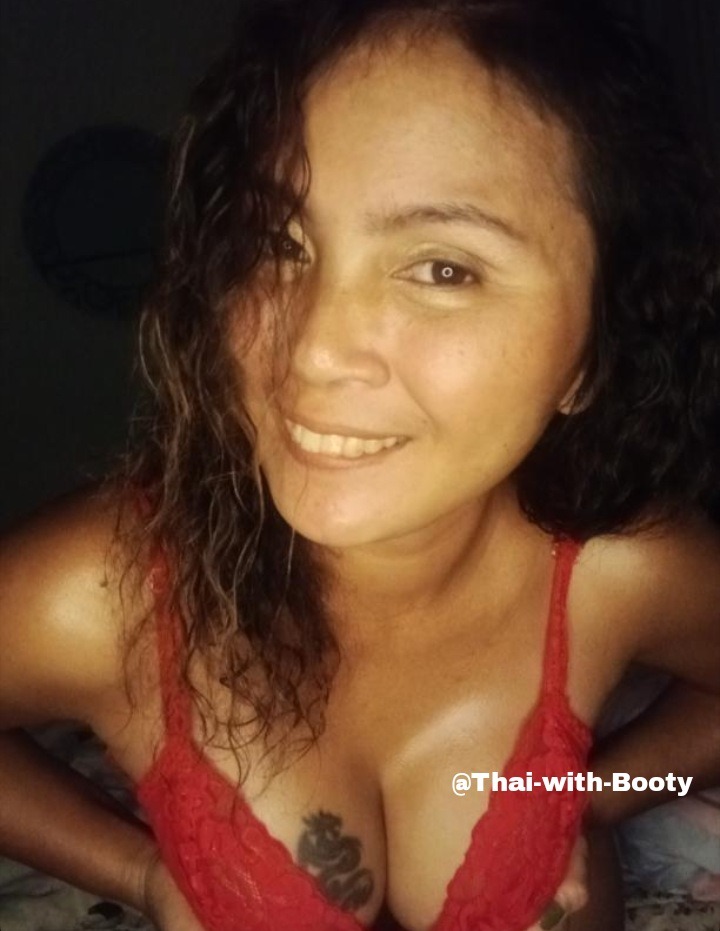 thai-with-booty:thai-with-booty:All oily and sweaty Like my oily sweaty body and