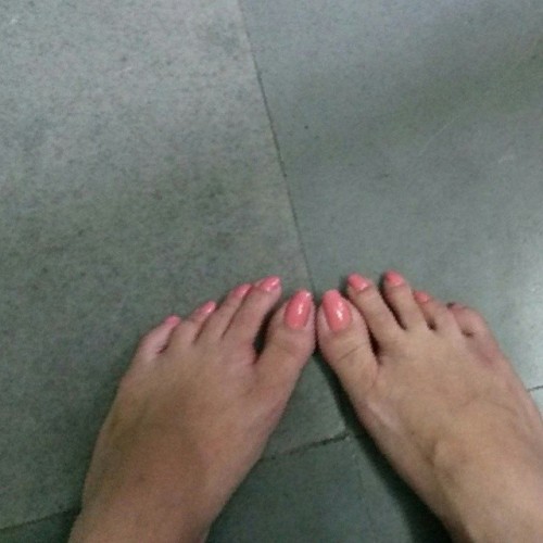 ifeetfetish:  #teamfollowback #follow4follow #followforfollow #f4f #like4like #likeforlike #l4l #ifollowback #ifollowbackalways #ifollowbackinstantly #followbackteam #followme #followmefollowyou #feetporn #footporn #cutefeet #cutetoes #toes #instafeet