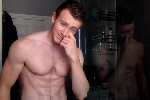 texasfratboy:  sexy when wet!!