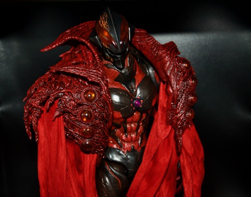 Galactic Emperor Kaiser Belial!The threezeroX Ultraman Belial figure, designed by Japanese artist Ry