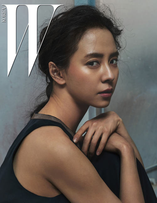 Song Jihyo x WKorea for a Breast Cancer Awareness Charity Campaign(photo by:w korea official)