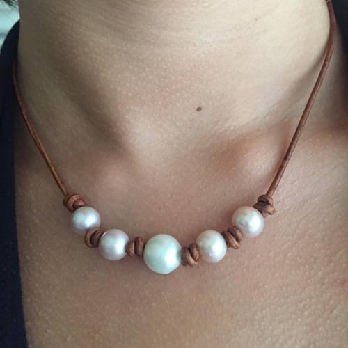 Leather and pearl necklace – to buy click on link in my bio – #leatherjewelry #etsy #han