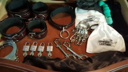 dominionleathershop:How about a color pic from   @frogdogdiver showing the contest set she won plus a few of her own goodies :)
