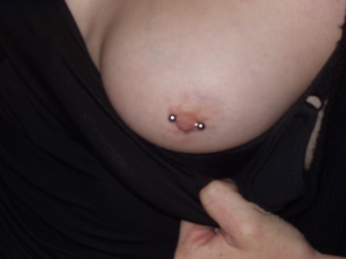 XXX piercednipplegirls 40242379913 photo