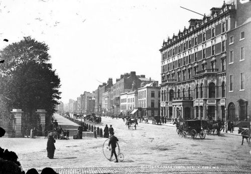 semioticapocalypse: A man with his penny farthing on street in Dublin, ca. 1890 [::SemAp Twitter || 