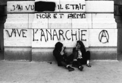 



Lizzy Mercier Descloux and Patti Smith taking each other’s picture, pictures of them both by Michel Esteban, Paris, 1976

