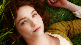 dawnofthedusk:Make Me Choose @ladyenys asked » Sansa Stark or Demelza Poldark @fieldsofpurpleflowers