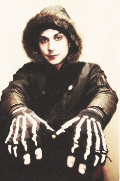 fronkenweenie:  frank iero’s skeleton gloves appreciation post 