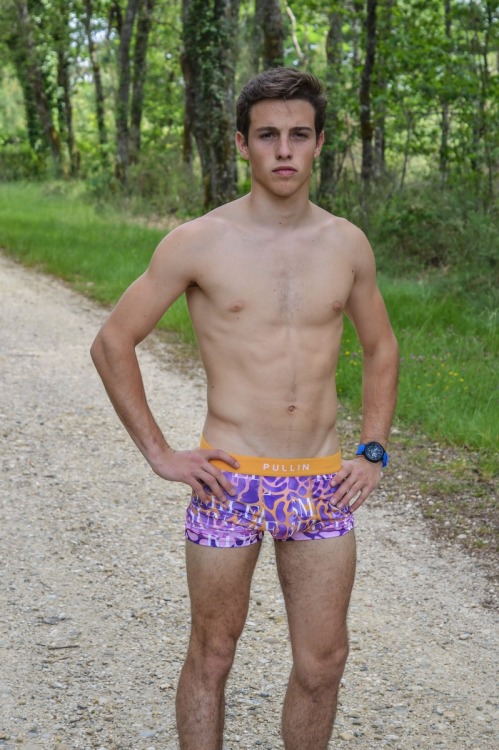 boytiful:  (via shirtless gallery 51 | boy collector)