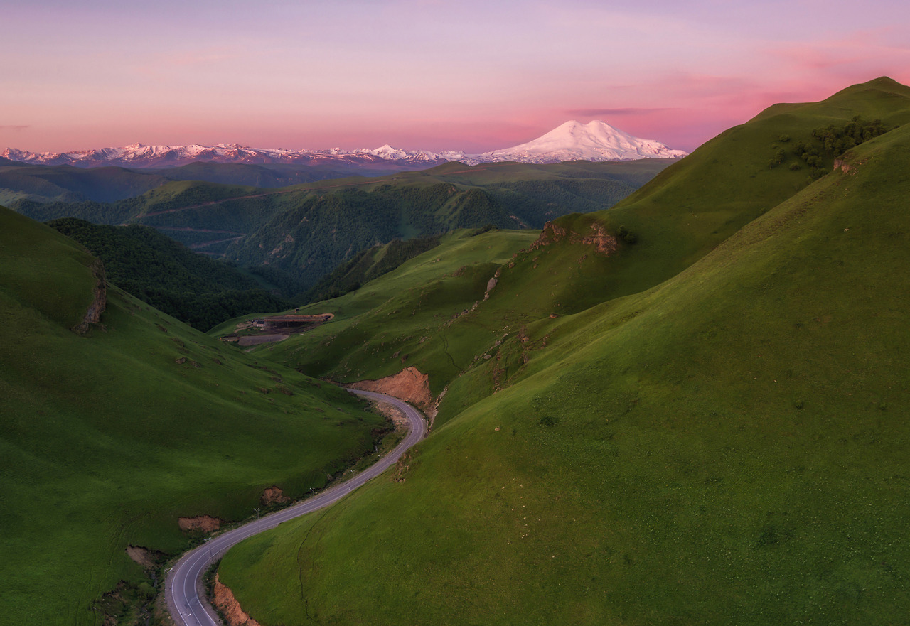 expressions-of-nature:Mount Elbrus, Russia by Andrei Grachev