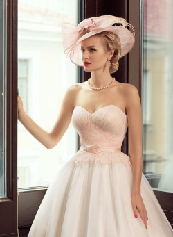 sandybrown121:  Everything so beautiful, feminine and ladylike! That dress is demure and sexy at the same time! 