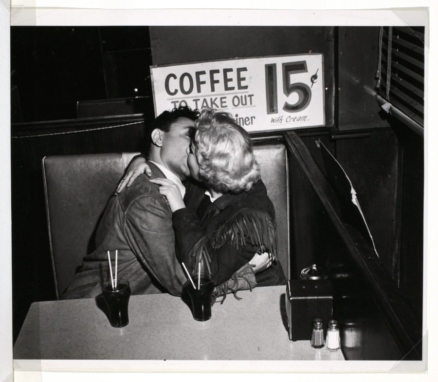 nymp-het:  superbestiario:  Kisses by Weegee  I love this.