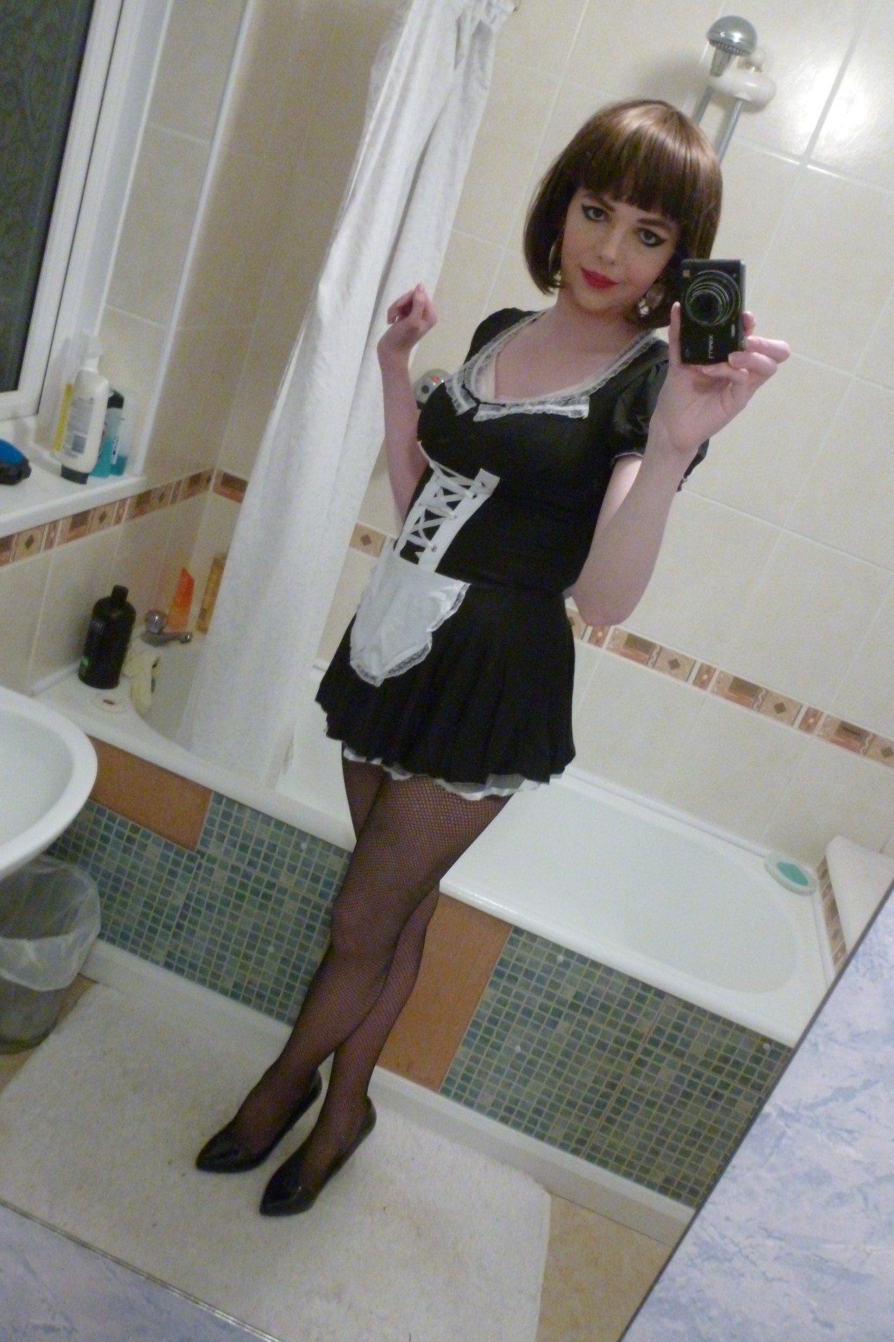 lucy-cd:  Pictures  More Maid outfit with short wig, looks amazing &lt;3