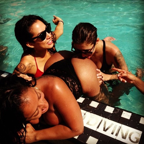40ozvannyc:  Real friends.