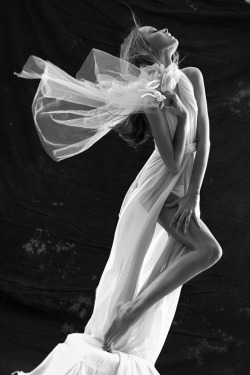 black-white-madness: Madness:  Vlada Varnavskaya