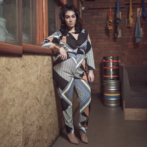 Another look from my recent shoot with @boohooofficial at @common_bar! Link to my outfit is in my bi