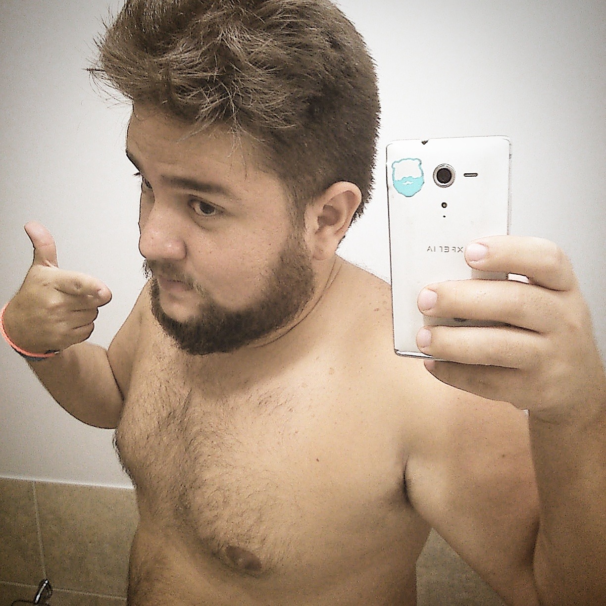 dontatanchik:  Lo que hace mucho tiempo libre, un celular y un espejo “ego”