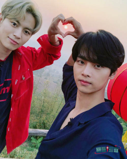 fychakyeon: battlentrip:   보기만해도 #안구정화 #심신안정 빅스 엔&amp;홍빈의 #태국 #빠이 여행기~! .오늘 밤 9시 15분!KBS2 &