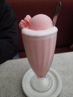 im-horngry:  Ice Cream Soda Float - As Requested!