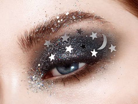 whimsigothwitch:Cosmic eyeshadow