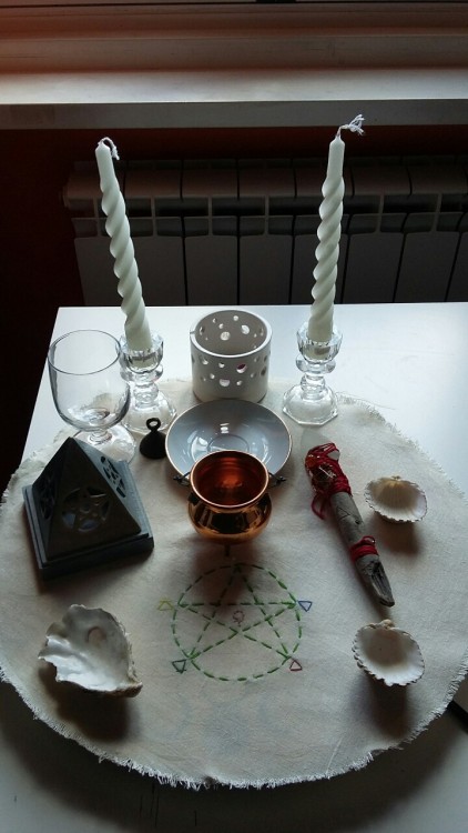 the-darkness-of-the-black-moon: Finally, my complete altar!!