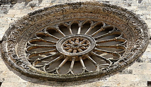 Ostuni by angelamandelli397 Cattedrale: uno dei rosoni flic.kr/p/2gwRLLo