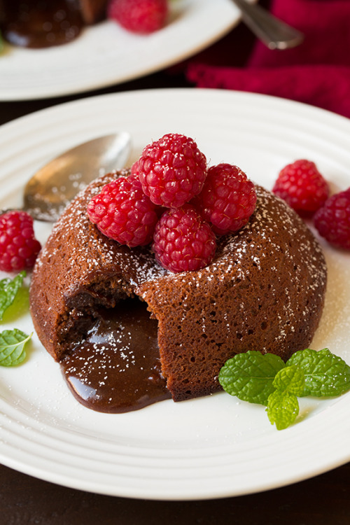 nom-food:Molten chocolate lava cakes