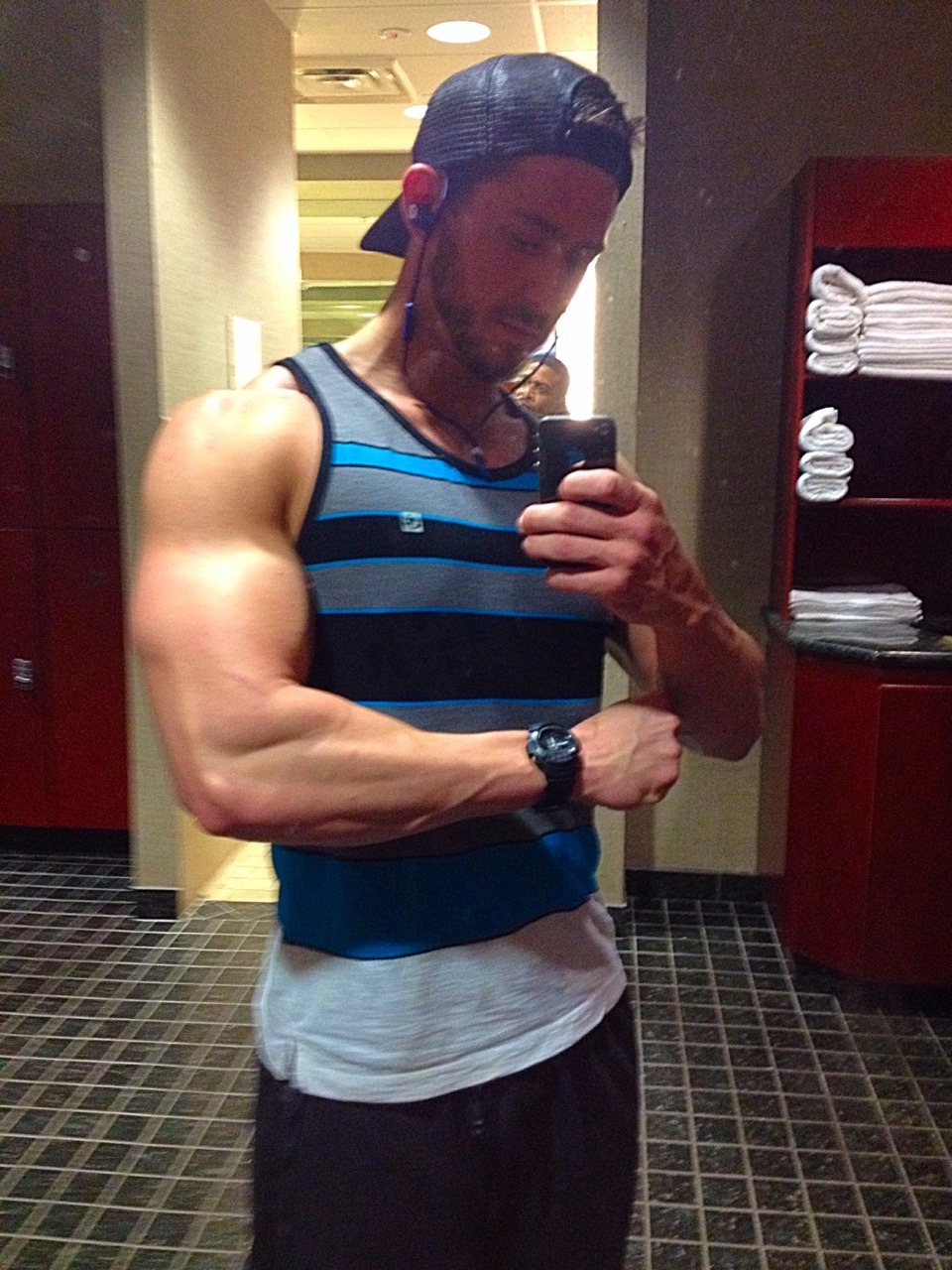 theone-of-herculeanblood:  jtl4:  Birthday pump.  Happy birthday man! You looking