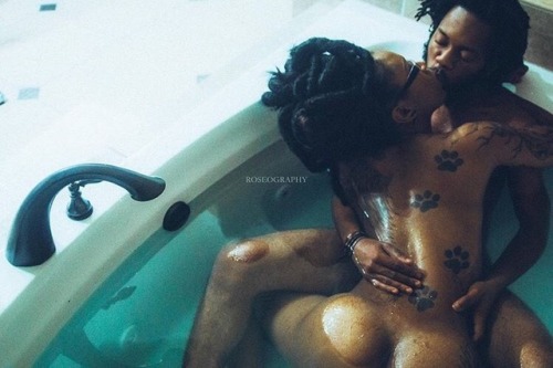 solomana:  fatandbougie:  maybe-itdoesntmatterr:  Love  i usually hate these type of photos but i love this. the photos themselves look beautiful  One day.