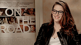 flawlesstew: Kristen Stewart in glasses (Appreciation Post).