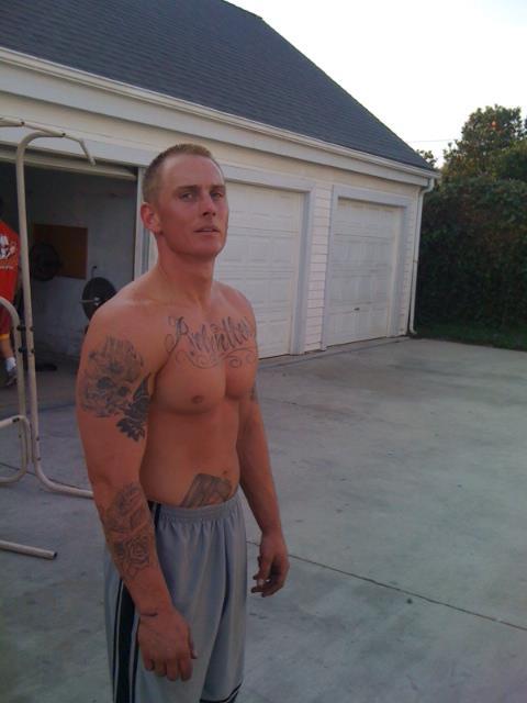 realmenstink:  ngrboy4whttops: HOT STR8 STUD !!! 