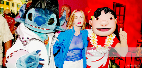 ladypresley:Priscilla Presley poses with Lilo and Stitch at the premiere and after-party for “Lilo &